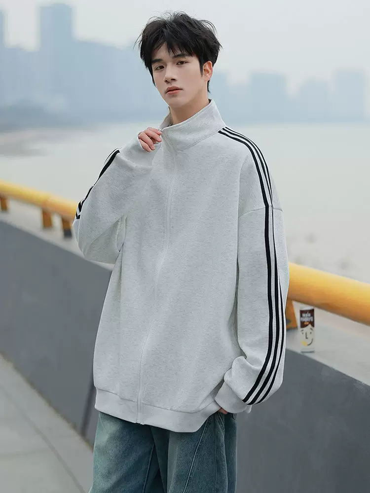 Áo khoác cardigan ba sọc cổ tròn của Jeanswest dành cho nam, áo nỉ dáng rộng đa năng cao cấp mùa xuân.
