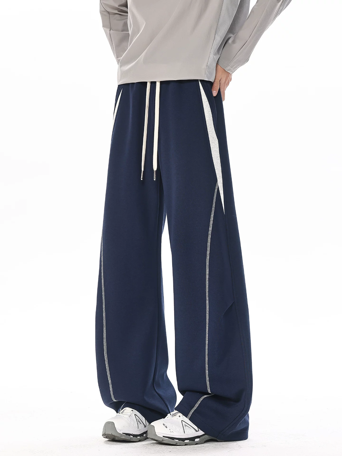 Quần dài nam Jeanswest kiểu Mỹ phối màu, ống đứng, dáng rộng, đa năng, chất liệu mềm mại, màu đen, thích hợp cho mùa xuân và mùa thu.