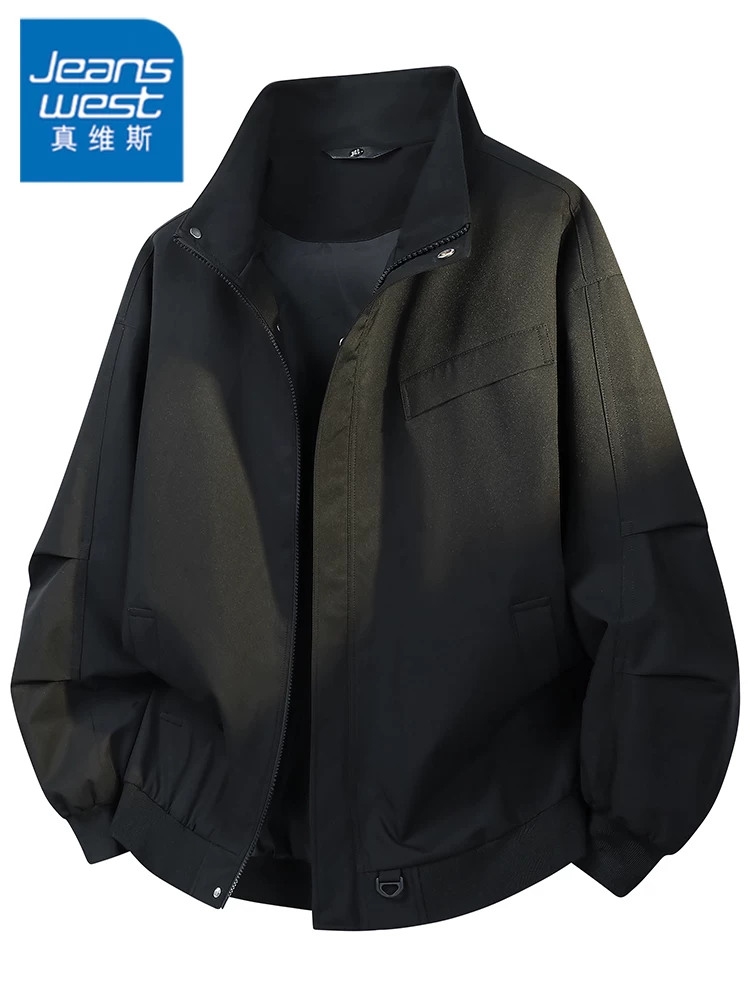 Áo khoác nam cổ đứng kiểu Mỹ của Jeanswest, màu trơn, phong cách thường ngày, thích hợp cho mùa xuân và mùa thu, chất liệu cao cấp, dáng rộng, áo khoác ngoài đa năng.