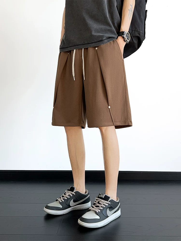 Quần short năm phần chất liệu lụa băng thoáng khí thân thiện với da của Jeanswest dành cho nam, quần short thể thao mỏng mát cao cấp mùa hè.
