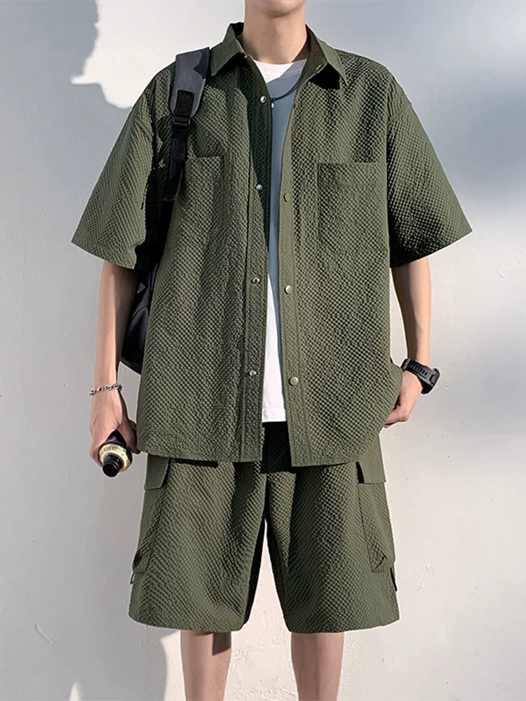 Bộ đồ thể thao mùa hè nam Jeanswest chất liệu vải gạc bong bóng lụa đá mát mẻ, áo sơ mi ngắn tay hai mảnh mới năm 2025