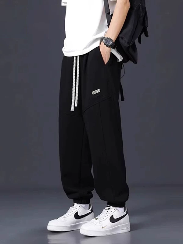 Quần thể thao dáng rộng in chữ màu trơn của Jeanswest dành cho nam, quần dài thể thao đa năng lót lông cừu mùa thu đông.
