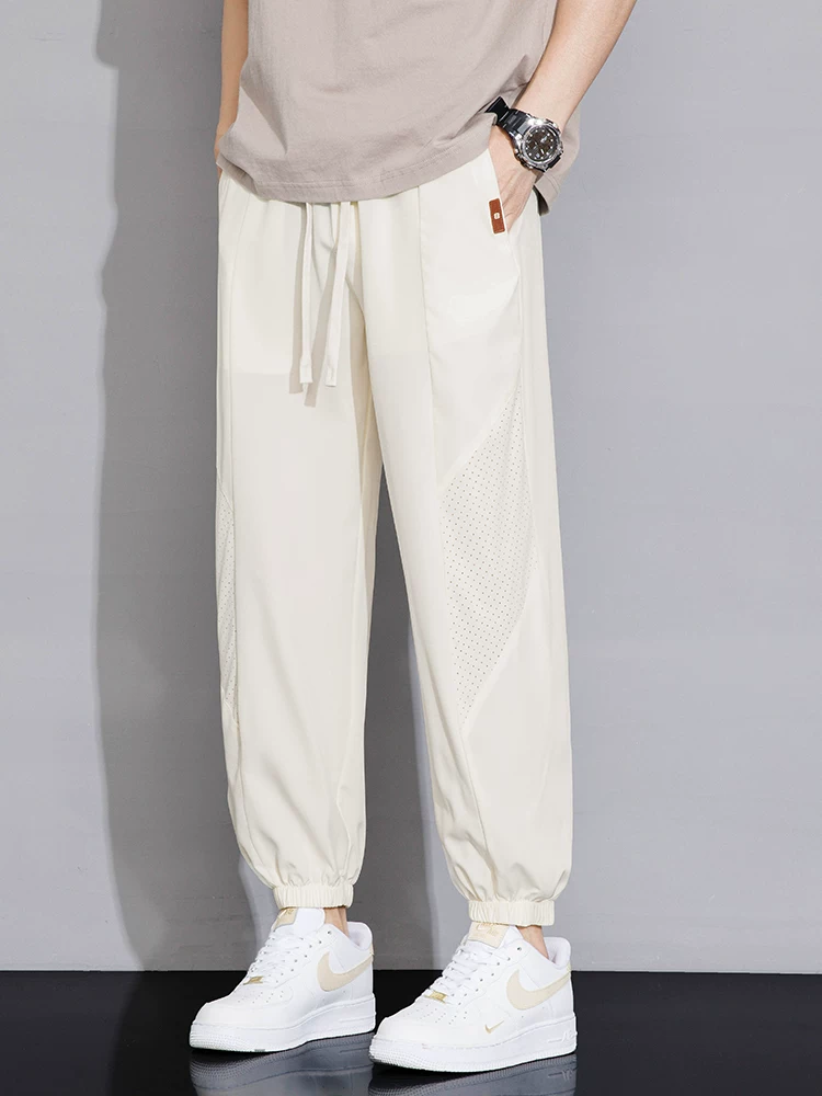 Quần jogger nam Jeanswest 2025 chất liệu lụa đá mỏng, mùa hè, màu trơn, đa năng, dáng rộng, suông, thể thao.