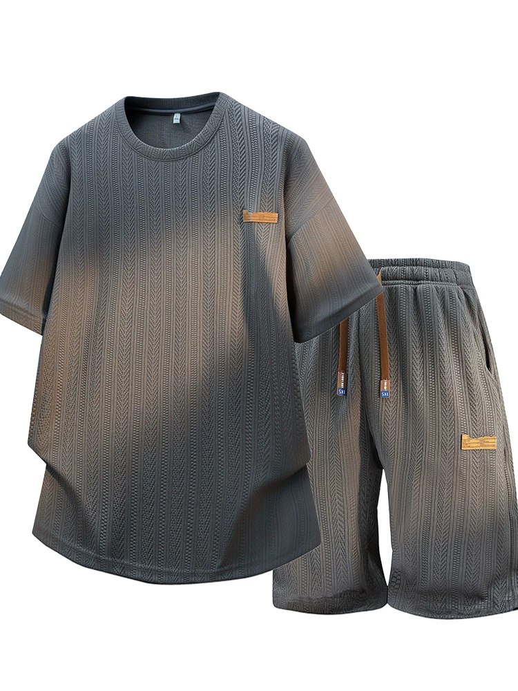 Bộ đồ nam Jeanswest kiểu Mỹ, chất liệu có vân, dáng rộng, cổ tròn, tay ngắn, thời trang cao cấp mùa hè, bộ hai món.