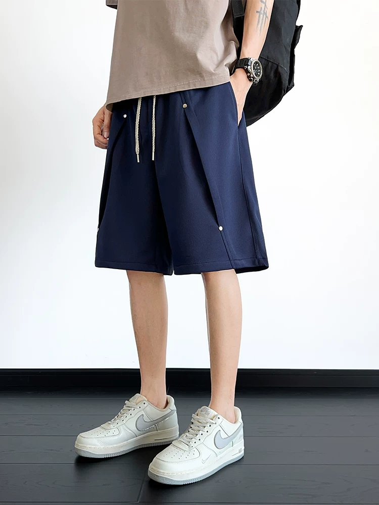 Quần short thể thao Jeanswest chất liệu lụa băng thoáng khí năm phần dành cho nam, quần short mùa hè cao cấp mỏng mát thân thiện với làn da.