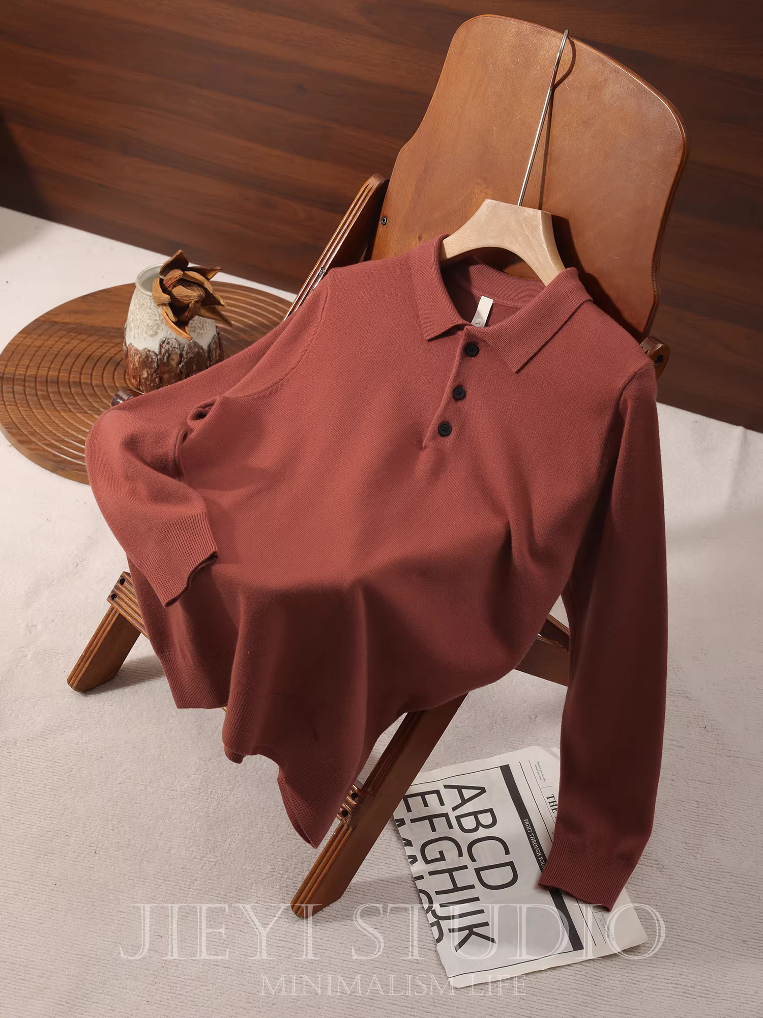 Áo len dệt kim mềm màu gỗ đỏ JIEYI có cổ bẻ, kiểu dáng thu đông mới, có thể mặc một mình hoặc làm lớp lót bên trong, áo len màu trơn kiểu Pháp dành cho nam.