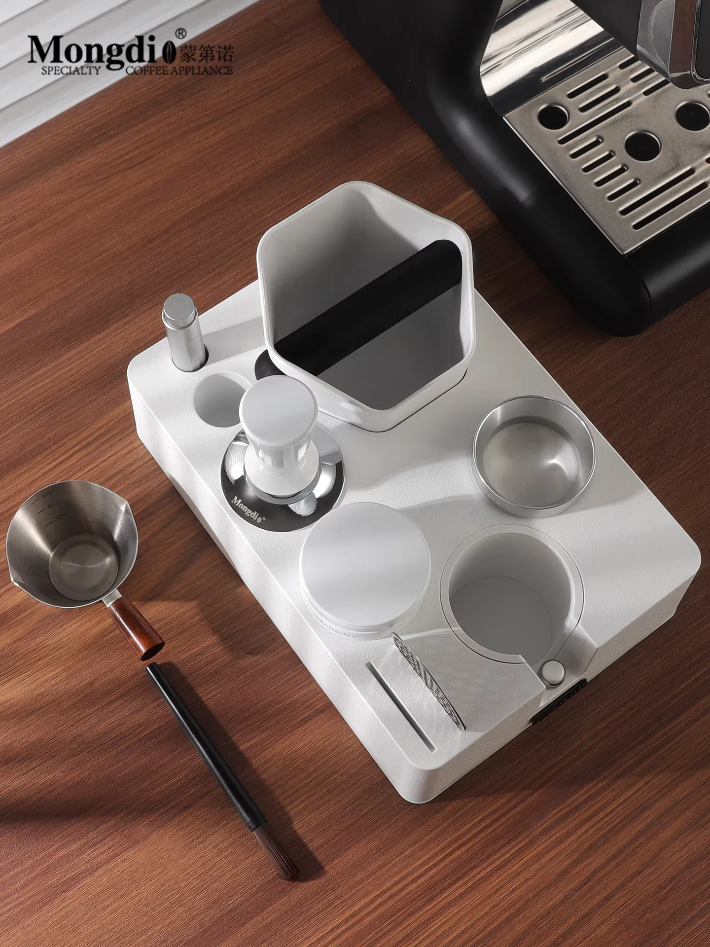 Bộ dụng cụ pha cà phê Mongdio tích hợp đế, hộp đựng bã cà phê, dụng cụ đập cà phê và bộ dụng cụ bảo quản.