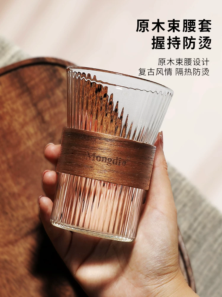 Cốc cà phê Mongdio là một chiếc cốc thủy tinh trong suốt cao cấp và tinh tế theo phong cách Mỹ, với thiết kế cốc latte sáng tạo.