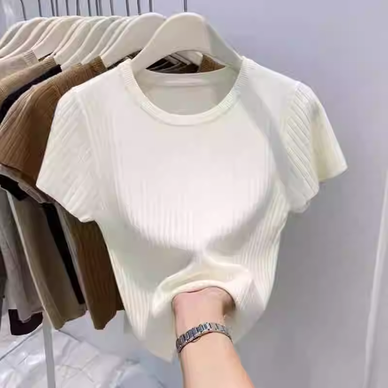 Hàng thanh lý áo nữ, đã gỡ mác, áo thun dệt kim tay ngắn cổ tròn màu trơn, kiểu dáng ôm dáng và thời trang.