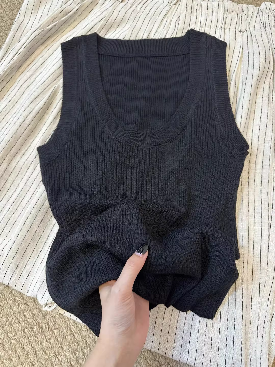 Giảm giá thanh lý hàng xuất khẩu Châu Âu, áo yếm dệt kim cổ chữ U dành cho nữ có che ngực bên hông, áo không tay, áo khoác ngoài thông thường hoặc áo ba lỗ mặc bên trong.