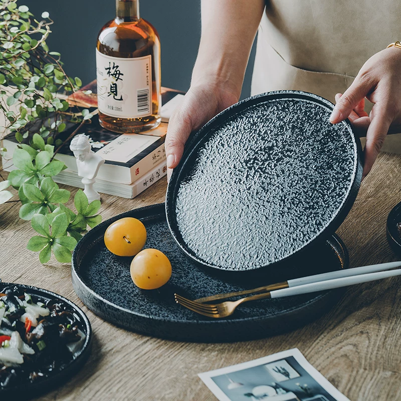 Đĩa sứ đen tròn kiểu Nhật cổ điển, sáng tạo, cỡ lớn, dùng cho mì Ý, món ăn lạnh, dùng trong nhà, đĩa ăn sáng cá nhân hóa, phong cách Trung Hoa