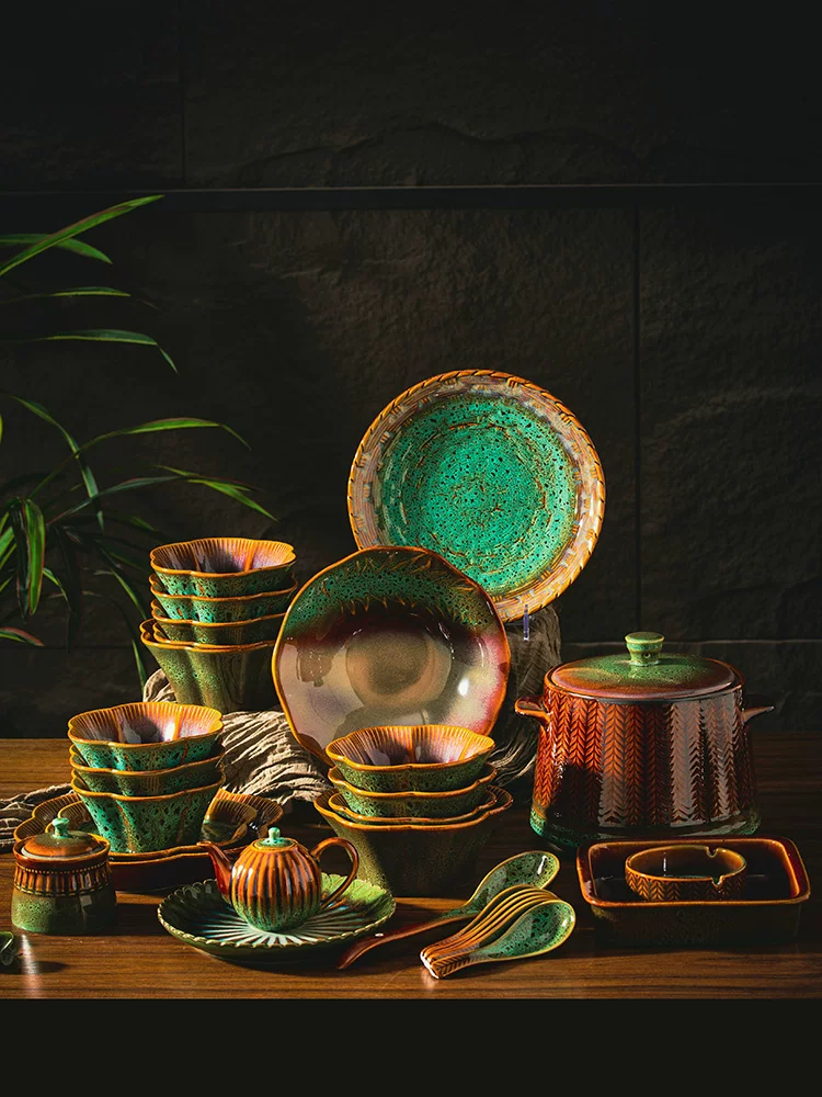 Bộ đồ ăn gốm sứ men dưới men Cảnh Đức Trấn, bát đĩa hình dạng bất quy tắc phong cách Trung Hoa cổ điển, bát đĩa hoa văn tráng men cao cấp dùng trong gia đình.