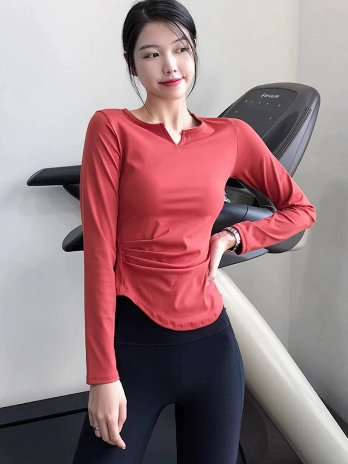 Áo tập yoga, áo thể thao bó sát dành cho nữ, cổ chữ V, trang phục tập thể dục dài tay ôm sát gợi cảm, áo thun tập yoga nhanh khô phổ biến.