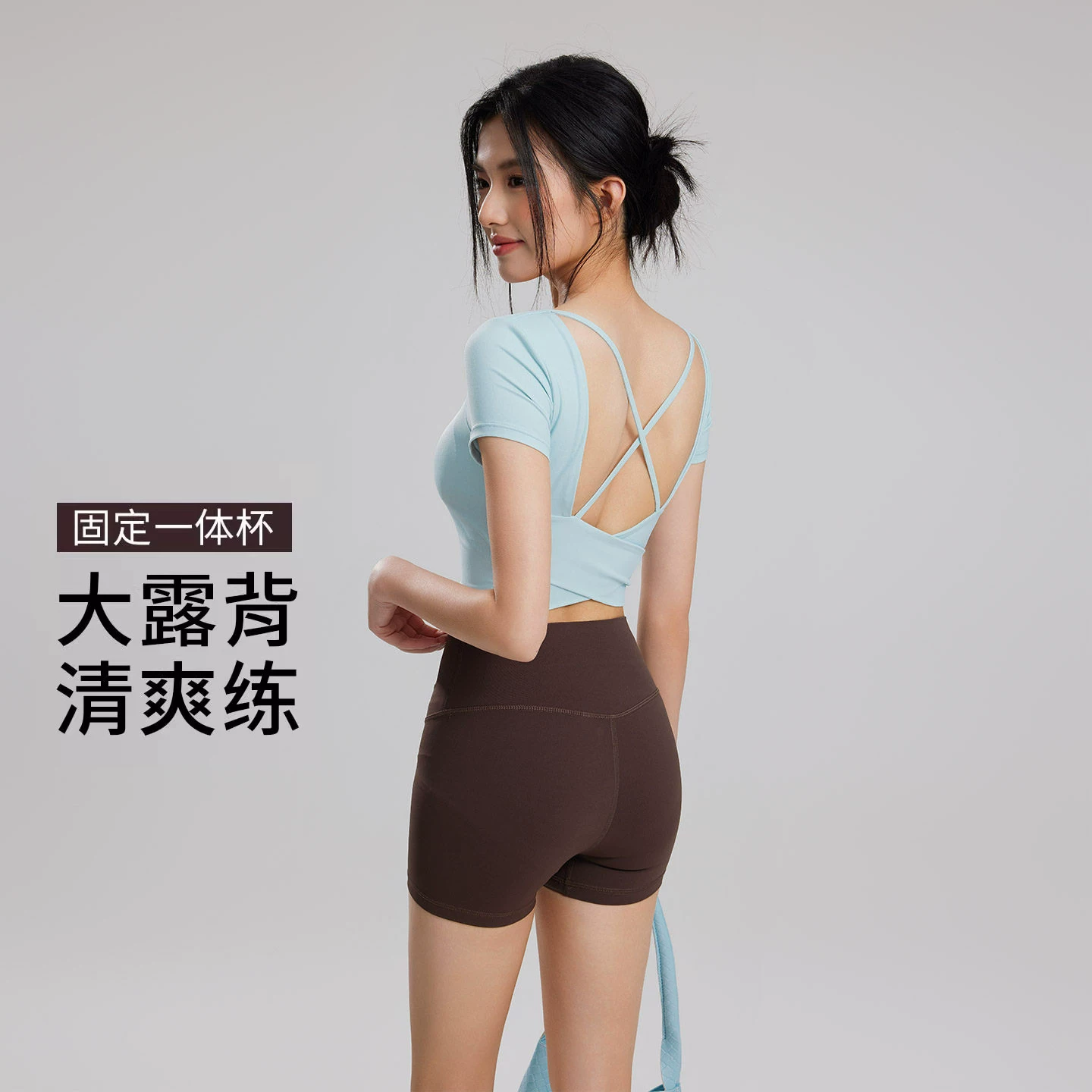 Áo thể thao cảm giác thoải mái cho mùa hè, áo thun tập yoga hở lưng tôn dáng cho nữ có miếng đệm ngực, áo tập thể dục chạy bộ thông thường Pilates tay ngắn mới.