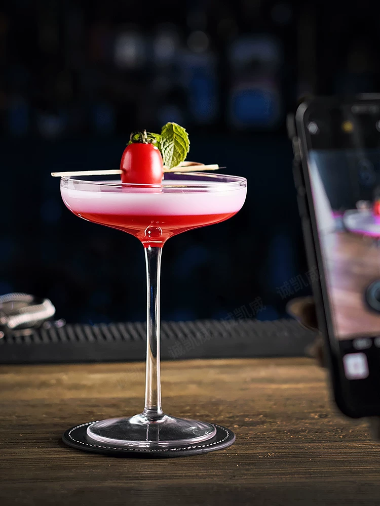Ly cocktail Nhật Bản, quầy bar sáng tạo, ly martini, tháp ly, ly pha lê, ly margarita