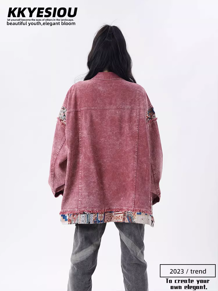 Áo khoác denim unisex vintage kiểu Mỹ, màu hồng nhạt, phối vải, phong cách retro, cá tính, dành cho cặp đôi.