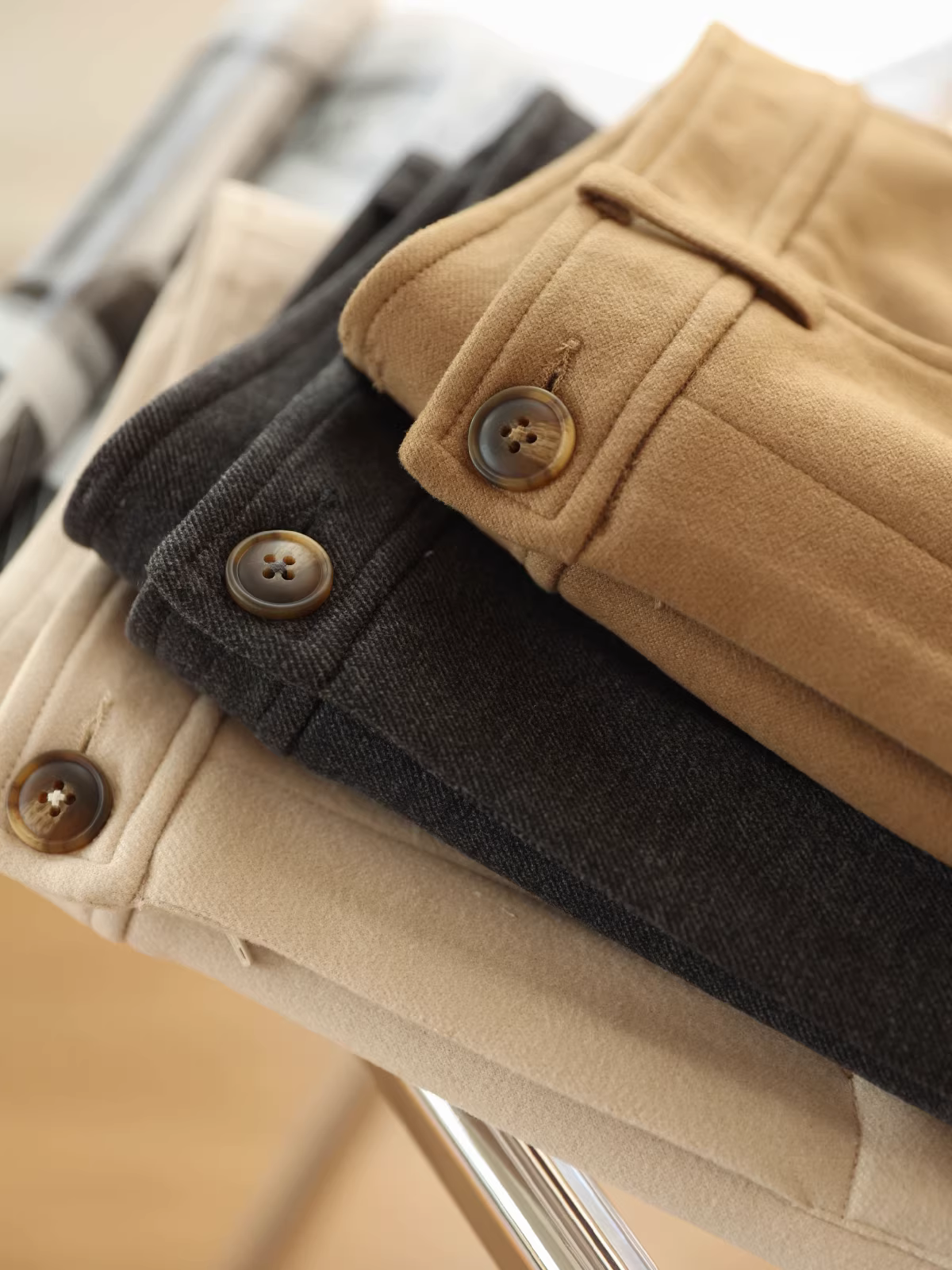 Đạt được đôi chân thon gọn như que! Quần ống đứng dày dặn 550g giữ ấm mùa thu đông, chất liệu chải hai mặt, cạp cao, giúp thon gọn dáng người dành cho nữ.