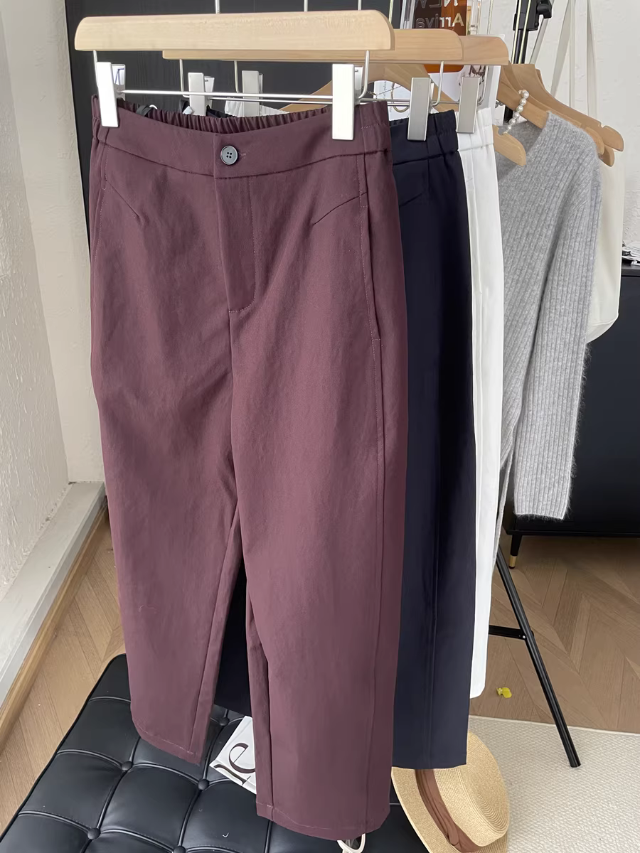 Cả thanh lịch và giản dị! Quần dài bằng vải cotton titan chống nhăn đầu thu với chất liệu vải tuýt mật độ cao, cạp cao, che hông, quần thường ngày giúp thon gọn dành cho nữ.