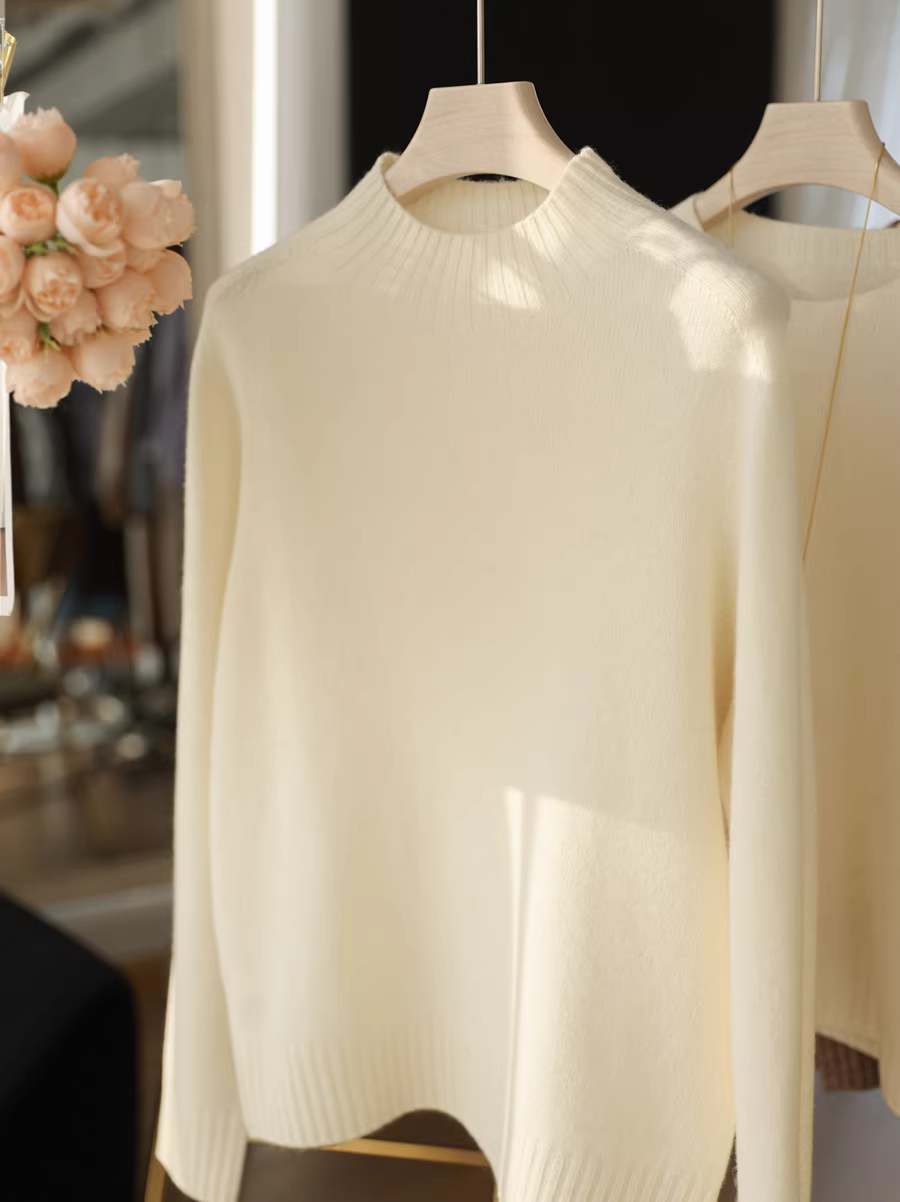 11,1% cashmere + 88,9% len cừu! Áo len dệt kim cổ tròn dày dặn, cổ nửa cao, mềm mại và thân thiện với da dành cho nữ.
