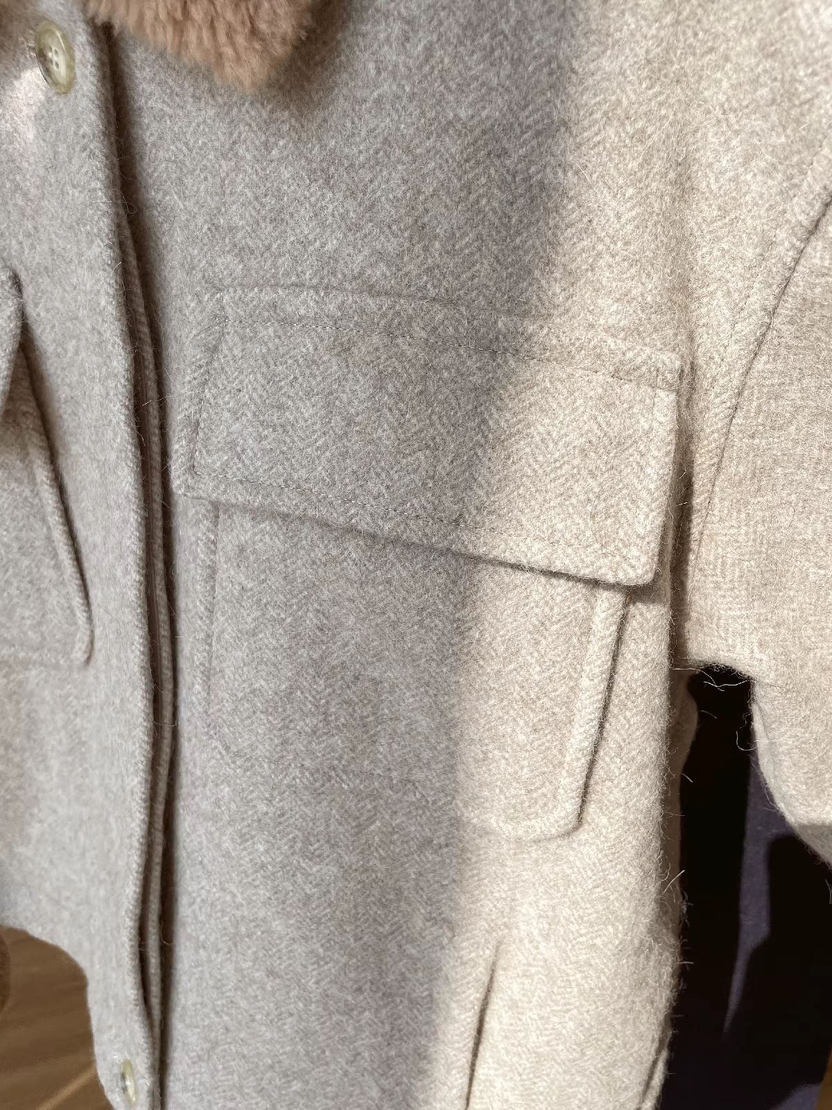 Giá hời! Đặt hàng ngay áo khoác ngắn nữ làm từ len cừu và len nguyên chất họa tiết xương cá.