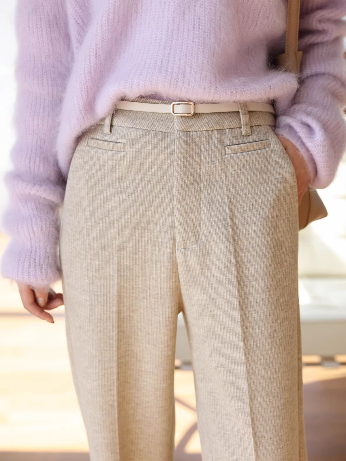 Quần len này rất được ưa chuộng! Quần dày 650g, ấm áp, lưng cao vừa phải, giúp thon gọn, dáng thẳng, ống rộng dành cho nữ, thích hợp cho mùa thu đông.