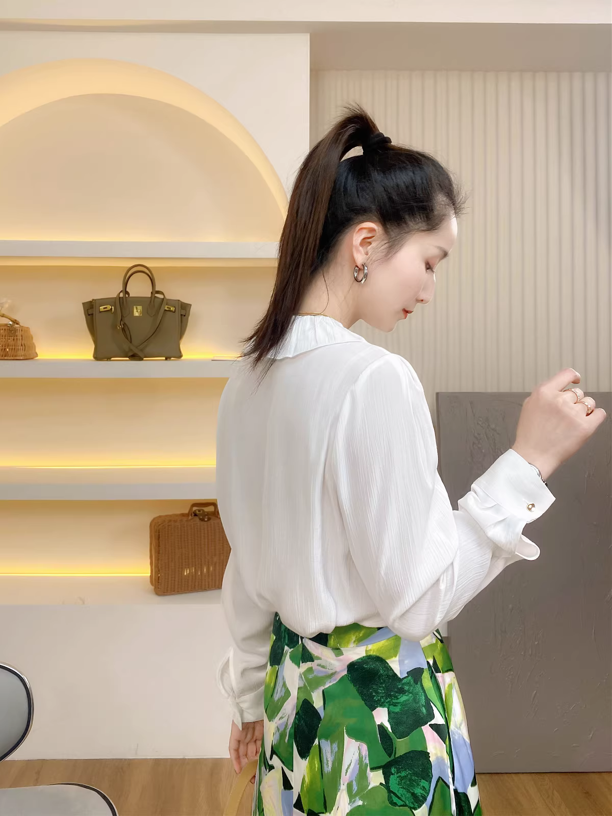 Áo sơ mi dài tay cổ búp bê dáng rộng thanh lịch kiểu Pháp dành cho nữ mùa xuân phong cách mới