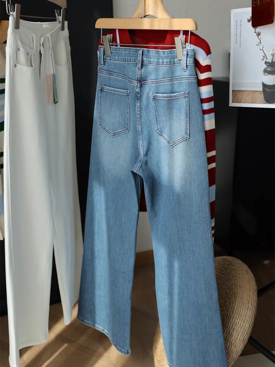 Quần bootcut ống rộng, dáng thẳng, phù hợp với người nhỏ nhắn! Quần jean co giãn bốn chiều, linh hoạt, sành điệu, tôn dáng, cạp cao dành cho nữ trong mùa thu.