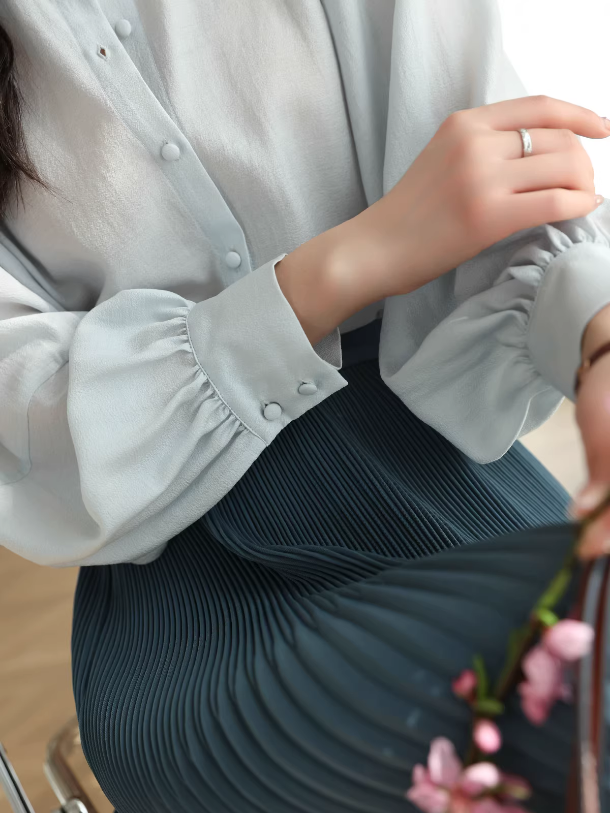 Áo sơ mi dài tay có cổ, tay phồng, chất liệu acetate nhẹ và thoáng mát, kiểu dáng mơ mộng và năng động dành cho nữ, áo màu trơn, mới cho mùa xuân.