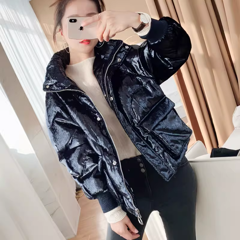 Áo khoác ngắn cổ đứng màu trắng thời trang, mềm mại và bóng mượt dành cho nữ