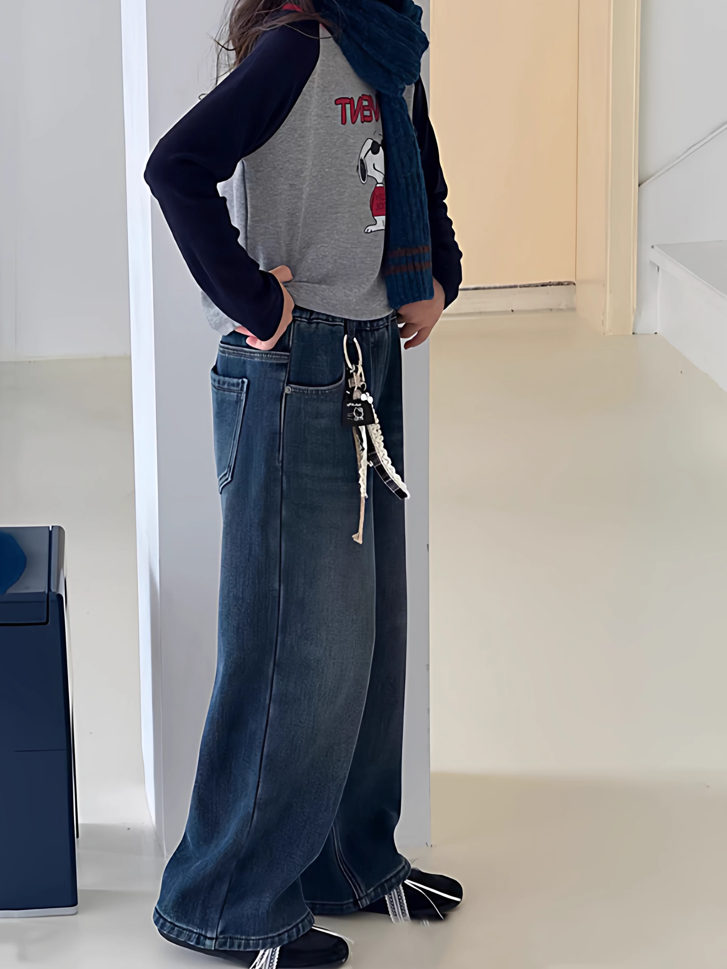 Quần jeans lót lông phong cách retro cho bé gái, mùa đông 2025, kiểu Hàn Quốc mới, đa năng, quần dài rộng ống thẳng, thời trang cho trẻ lớn