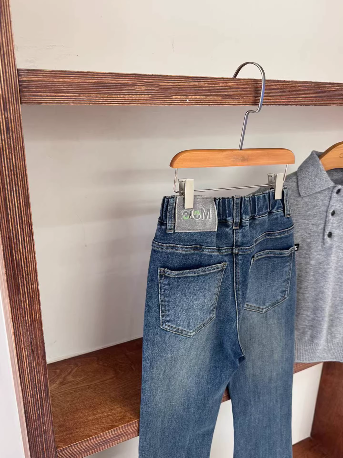 Quần jean ống loe cạp cao, tôn dáng cho bé gái, quần áo trẻ em mùa thu mới, quần ống loe đa năng, quần dài dáng nhỏ nhắn