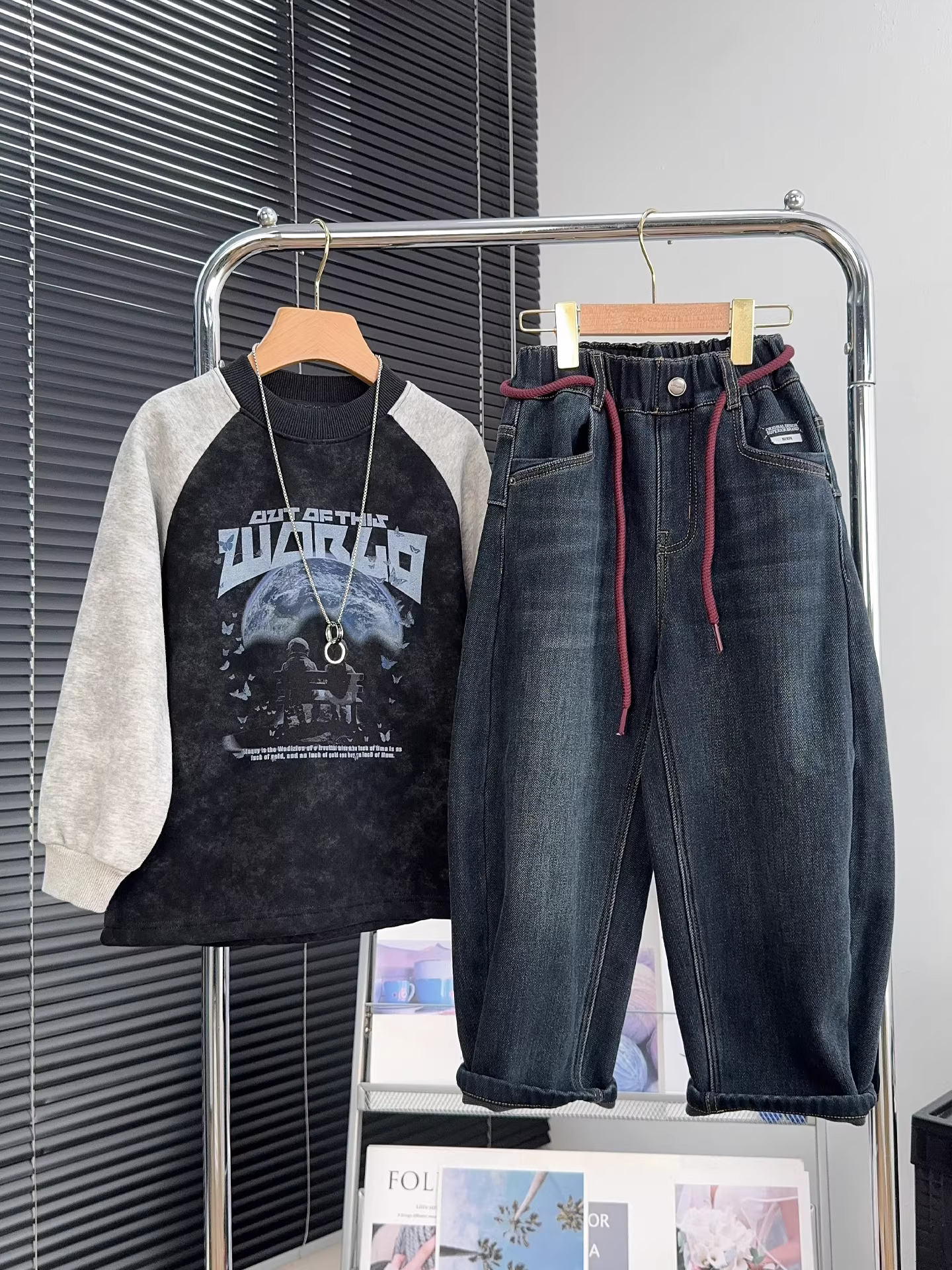 Quần áo trẻ em quần jean ống thẳng lót lông cừu cho bé trai và bé gái quần dày mùa thu đông dành cho trẻ lớn quần rộng rãi hợp thời trang