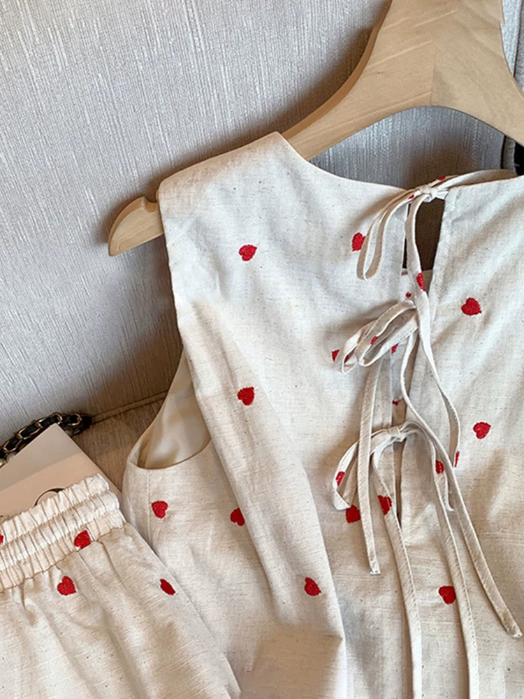 Bộ đồ thêu hình trái tim bằng vải lanh dành cho bé gái mùa hè phong cách mới thời trang áo vest quần short hai mảnh dành cho trẻ lớn hơn