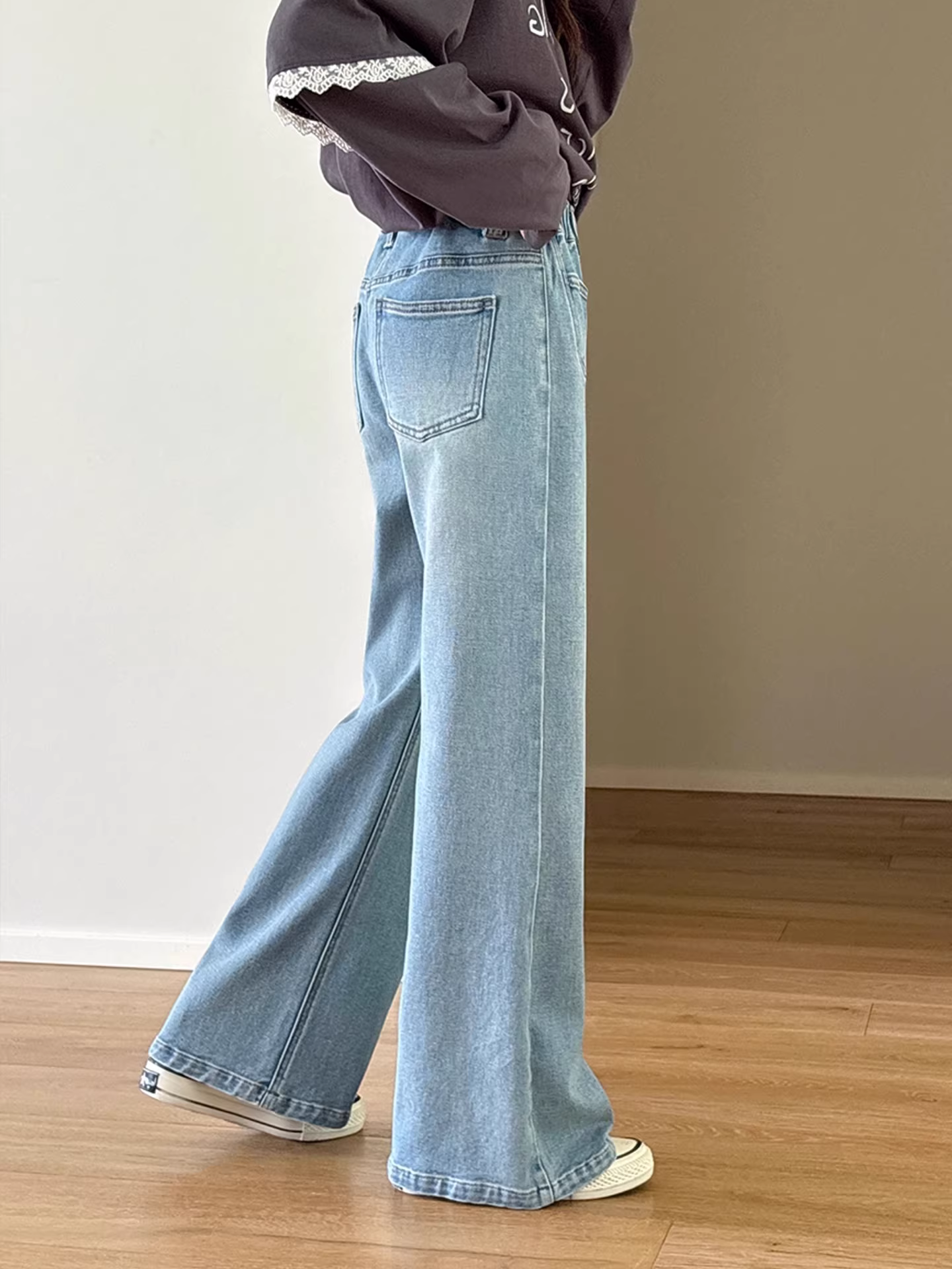 Quần jean nữ bé gái thu đông 2025 kiểu mới, phiên bản Hàn Quốc cạp cao tôn dáng, quần loe dành cho trẻ lớn, quần học sinh thường ngày, đồ đôi mẹ và bé.