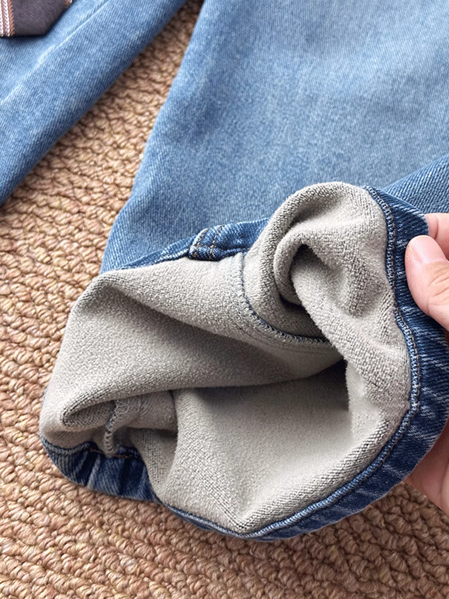 Quần jean lót lông cừu cho bé gái, kiểu mới mùa đông 2025, quần ống đứng lót lông cừu cổ điển cho trẻ lớn, quần dài rộng rãi cho bé gái nhỏ nhắn.