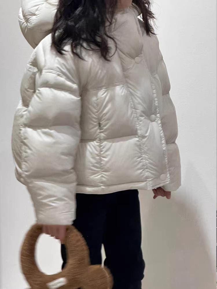 Áo khoác ngắn màu trắng phong cách Hàn Quốc dành cho nữ mùa đông kiểu mới có mũ trùm đầu dày dặn ấm áp dành cho các cô gái lớn tuổi