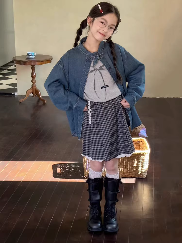 Áo sơ mi denim bé gái thu đông 2025, áo khoác trẻ em cho bé lớn, tay dài, kiểu dáng nhỏ nhắn, đa năng