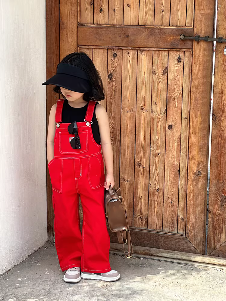 【Trang phục Dopamine】Quần yếm denim có logo hình con bướm dành cho nữ Quần ống đứng màu đỏ kiểu mới mùa xuân thu 2025 dành cho nữ