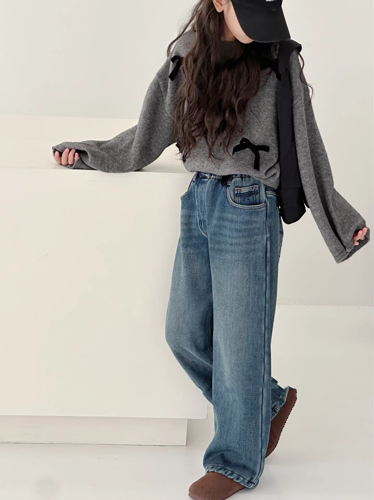 Quần jean ống thẳng lót lông cừu cho bé gái, quần ống rộng mùa thu đông cho trẻ lớn, quần lửng rộng rãi lót lông cừu dày dặn cho trẻ em.