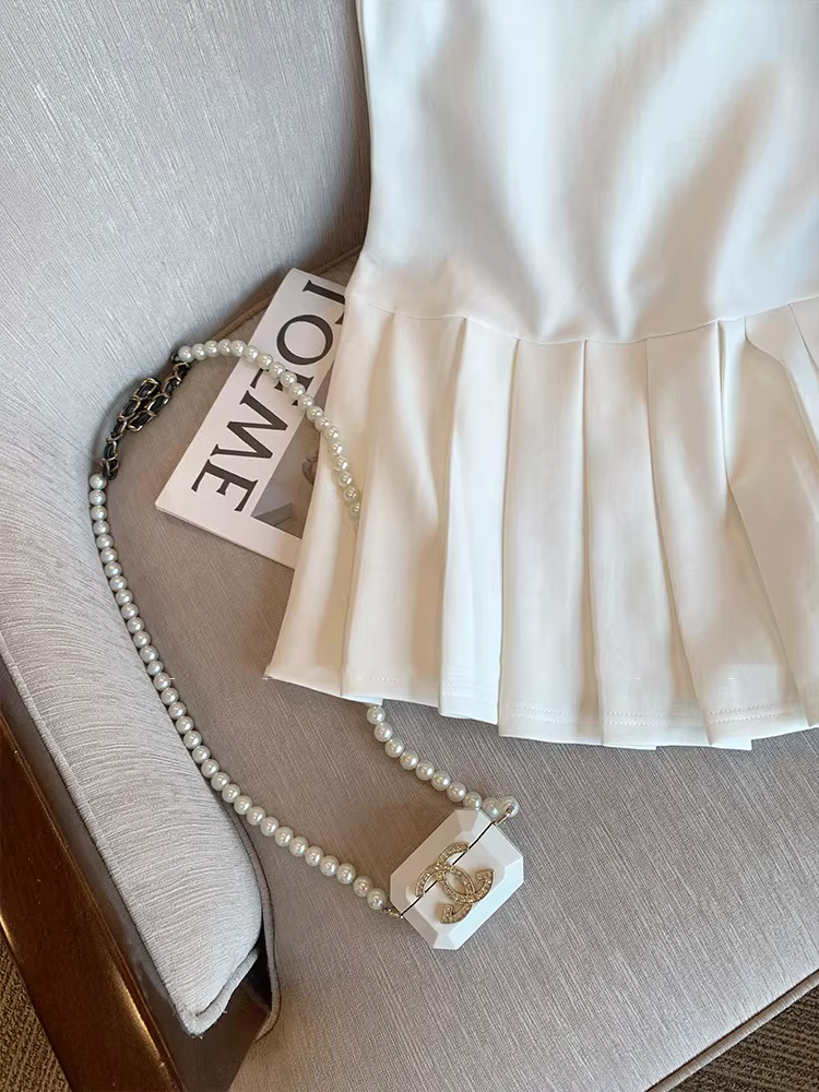 Váy polo cổ bẻ cho bé gái, phong cách preppy màu trắng, quần áo trẻ em mùa hè, váy xếp ly ngắn tay ôm dáng nhỏ nhắn