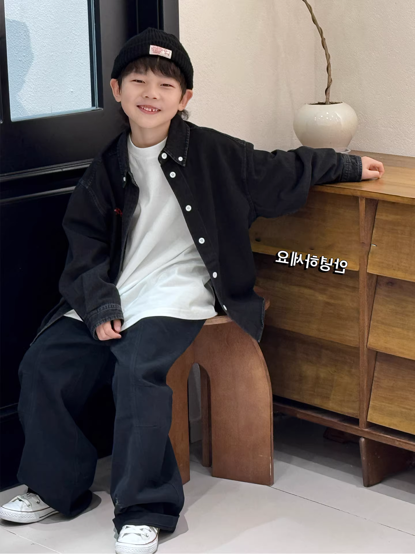 Áo sơ mi denim bé trai xuân thu 2025 kiểu mới trẻ trung, cổ trụ, thời trang, tay dài, dáng rộng, thoải mái