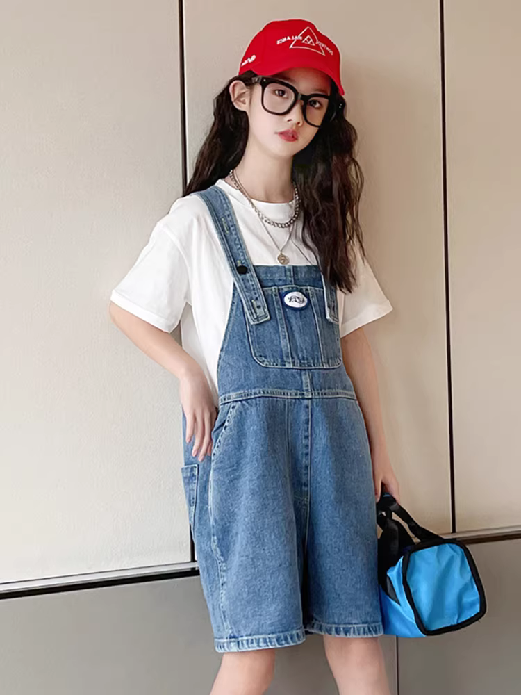 Quần yếm bé gái mùa hè 2025 kiểu dáng mới thời trang rộng rãi phong cách Hàn Quốc quần ống rộng quần short denim trẻ em