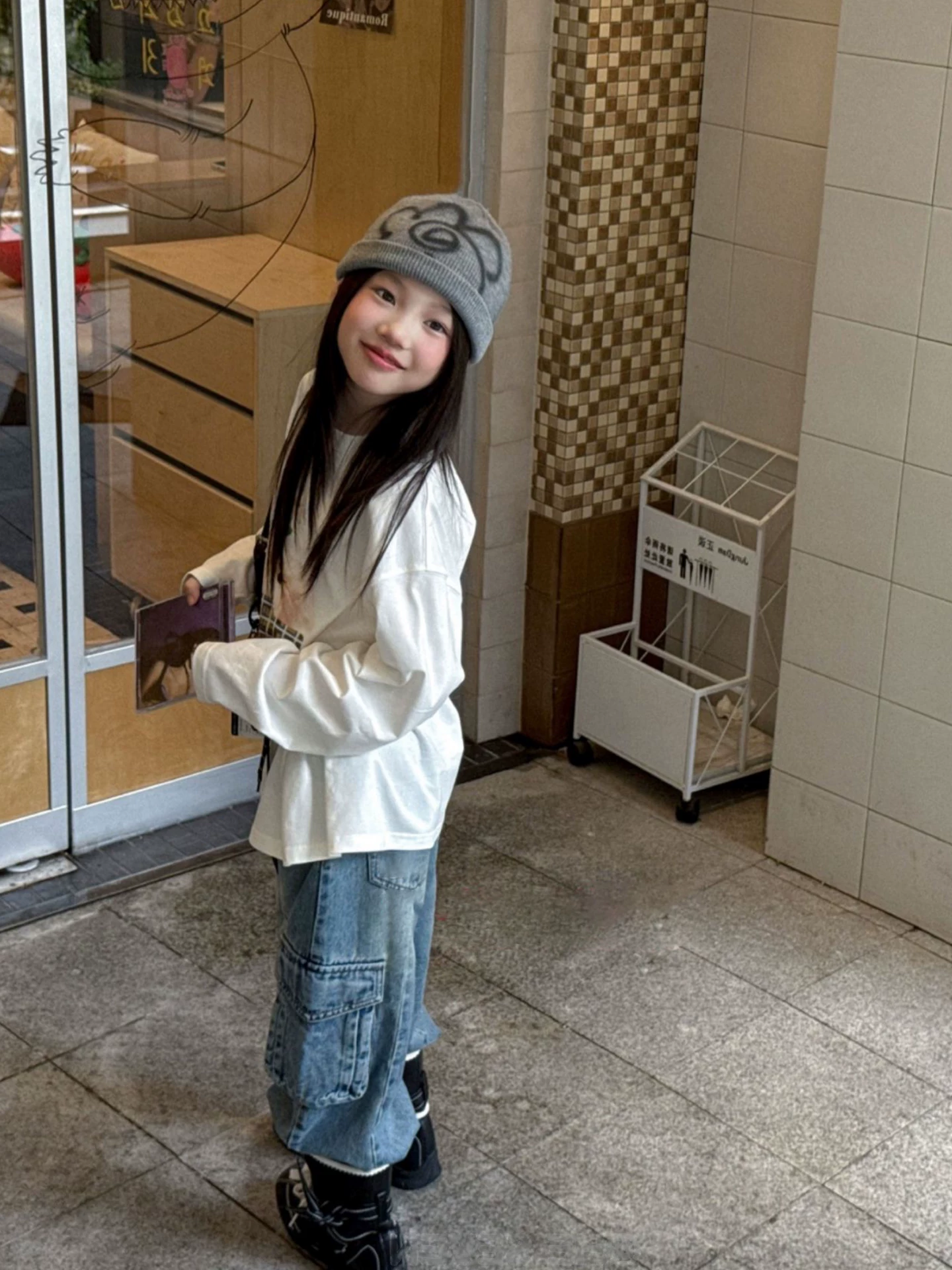 Quần jean công sở kiểu Mỹ dành cho bé gái mùa xuân thu, quần ống rộng thẳng mới dành cho trẻ lớn, quần dài rộng rãi cho bé gái nhỏ nhắn.