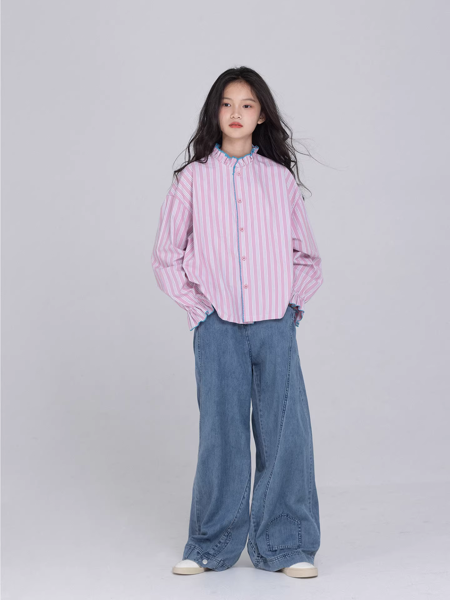 Áo sơ mi sọc thêu họa tiết phối màu cotton nguyên chất cho bé gái, mùa thu 25, áo cổ đứng ren cho trẻ lớn, áo nhỏ nhắn