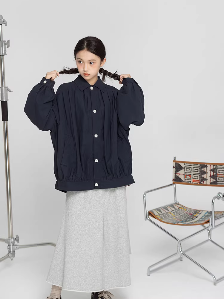 Áo khoác gió trẻ em bé trai bé gái kiểu dáng casual, cổ trụ, thu đông 2025, áo khoác rộng rãi cho trẻ lớn, áo kiểu nhỏ nhắn