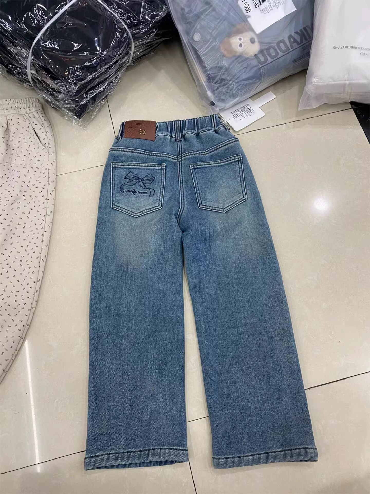 Quần jean ống đứng chất liệu nỉ một mảnh cho bé gái, kiểu mới mùa đông 2025 dành cho trẻ lớn, phối đồ mẹ và bé, quần ống rộng cho học sinh nữ