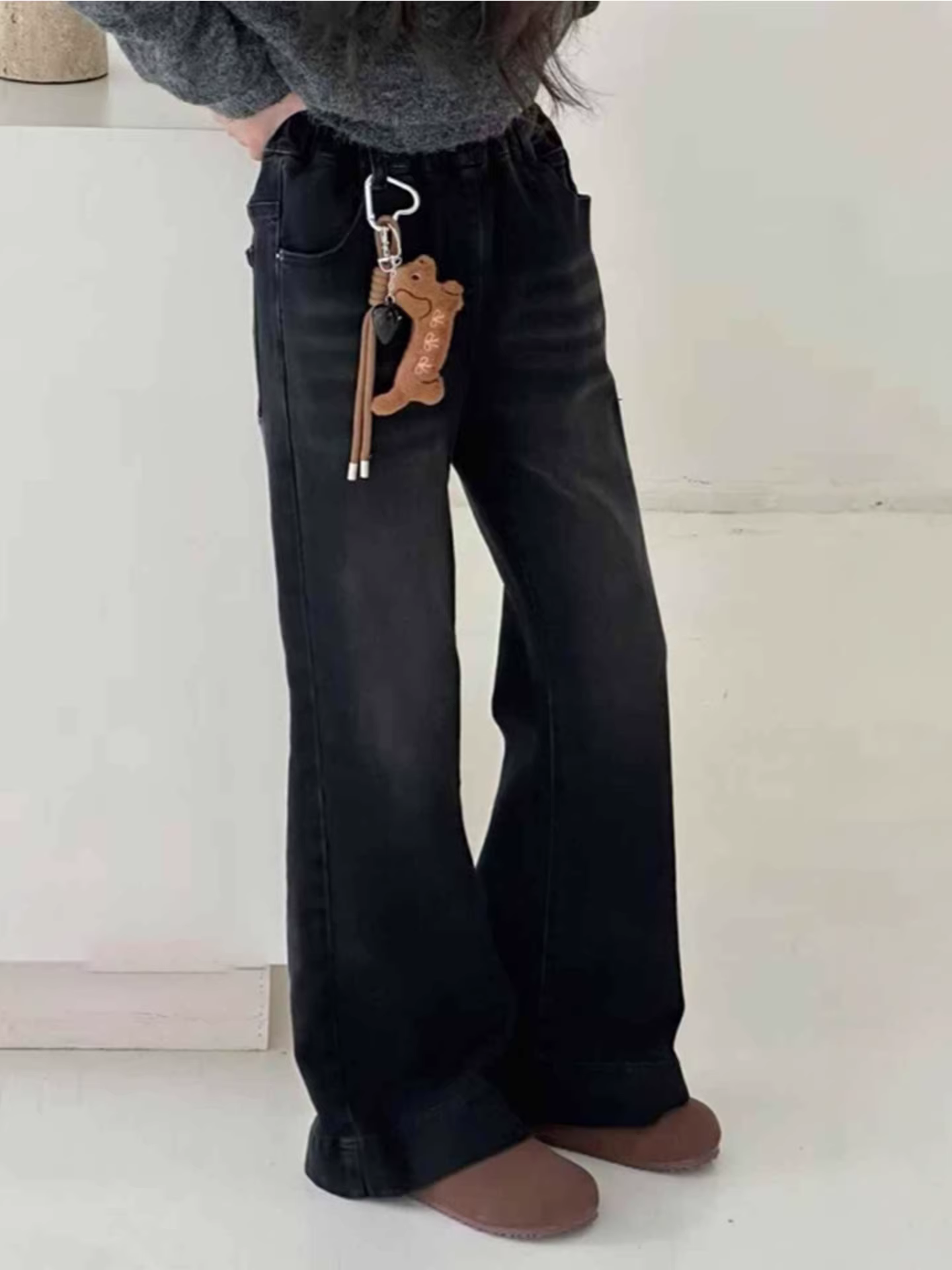 Quần jeans xòe mùa thu 2025 cho bé gái, kiểu dáng đa năng, rộng rãi, hơi xòe, chất liệu thoải mái, tôn dáng