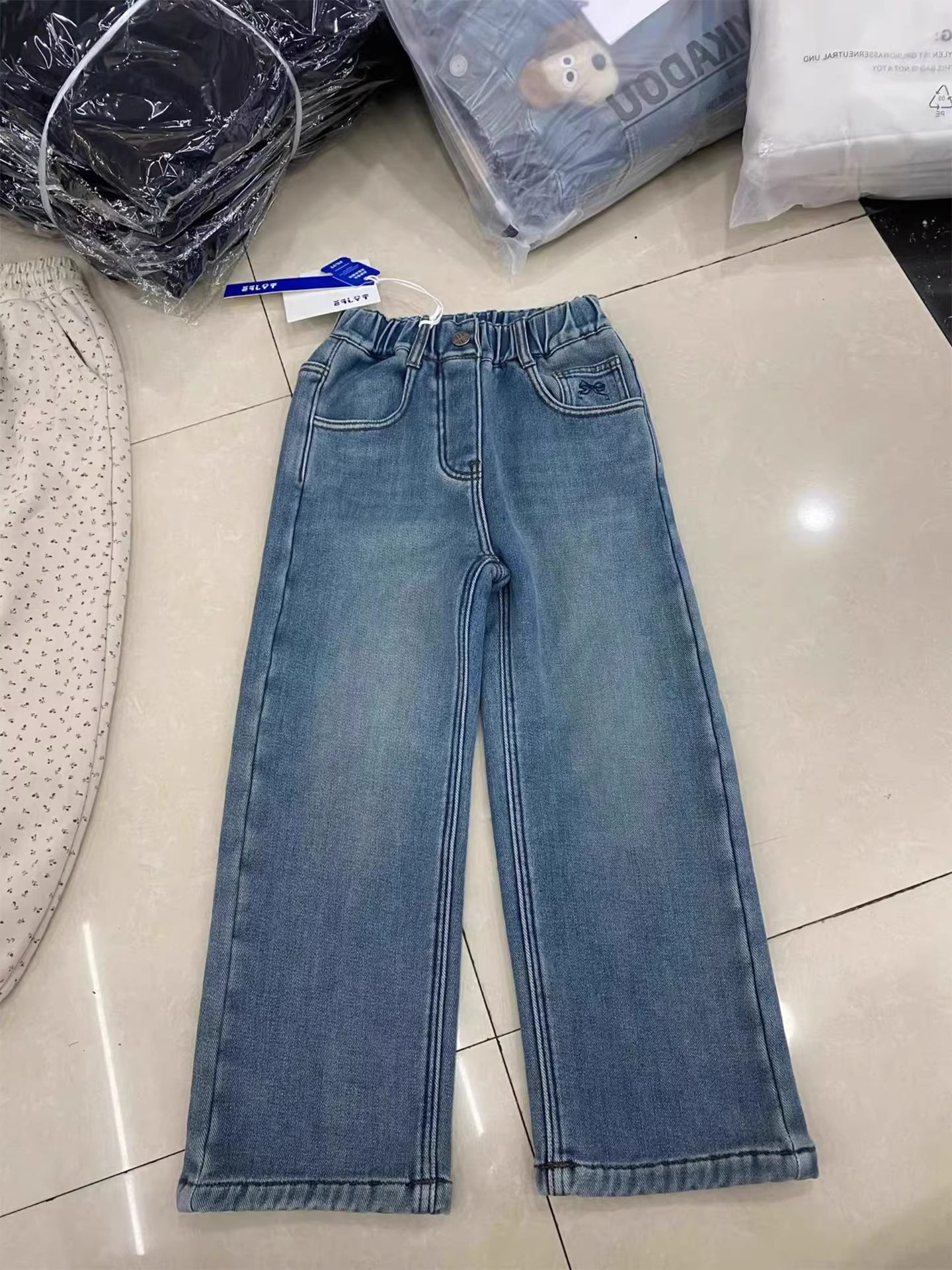 Quần jean ống đứng chất liệu nỉ một mảnh cho bé gái, kiểu mới mùa đông 2025 dành cho trẻ lớn, phối đồ mẹ và bé, quần ống rộng cho học sinh nữ