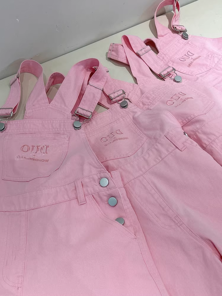 Quần yếm denim hồng cho bé gái, mẫu hè 2025, chất liệu thoáng mát, thời trang, bộ liền thân cho trẻ lớn hơn, quần áo trẻ em