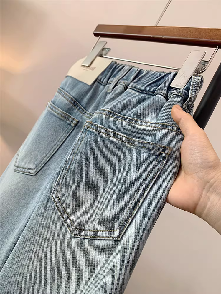 Quần jean đơn giản, đa năng, có túi, kiểu dáng mùa xuân/hè 2025, quần ống rộng thẳng, dành cho trẻ lớn hơn.
